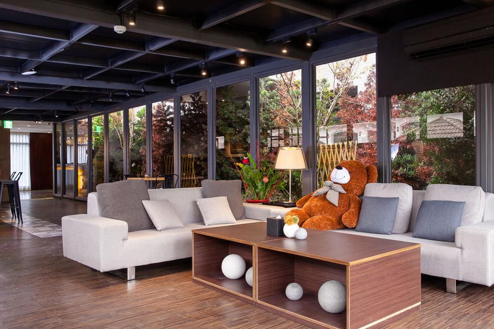 Hotel Cube Taichung Bagian luar foto