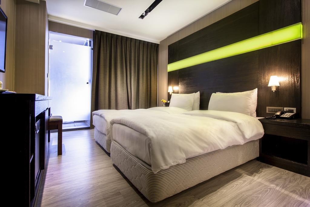 Hotel Cube Taichung Bagian luar foto