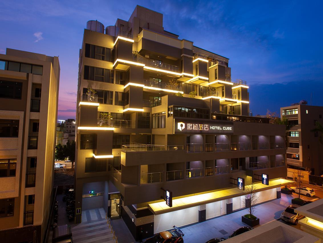Hotel Cube Taichung Bagian luar foto