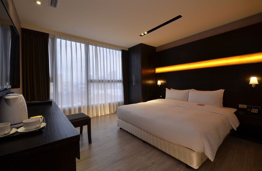 Hotel Cube Taichung Bagian luar foto