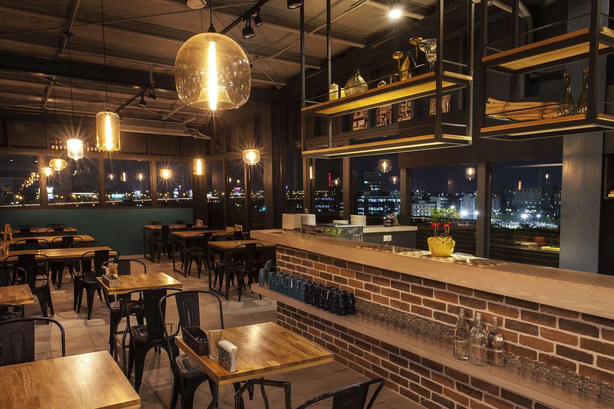 Hotel Cube Taichung Bagian luar foto