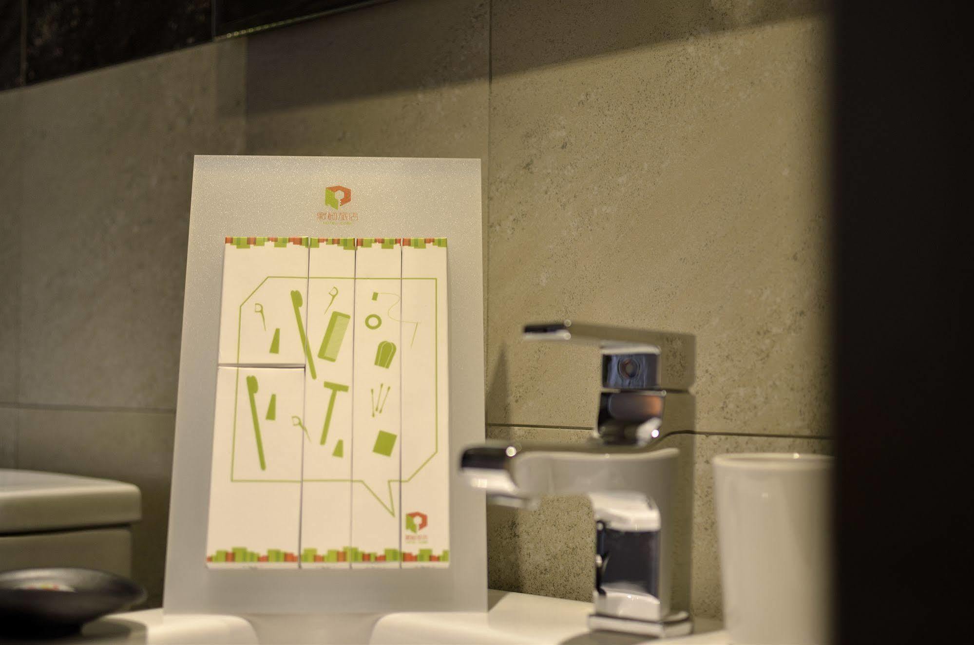 Hotel Cube Taichung Bagian luar foto