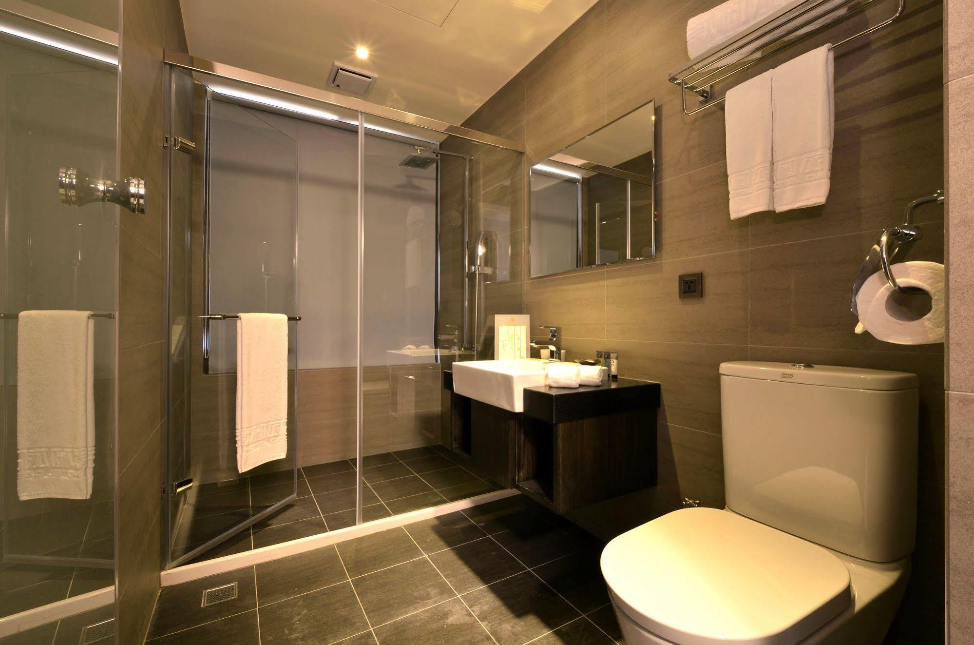 Hotel Cube Taichung Bagian luar foto
